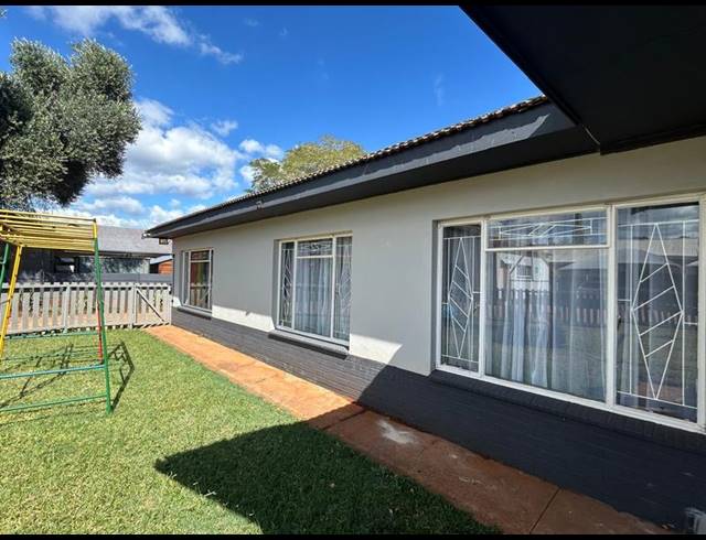 5 BEDROOM HOUSE FOR SALE IN MOKOPANE CENTRAL
